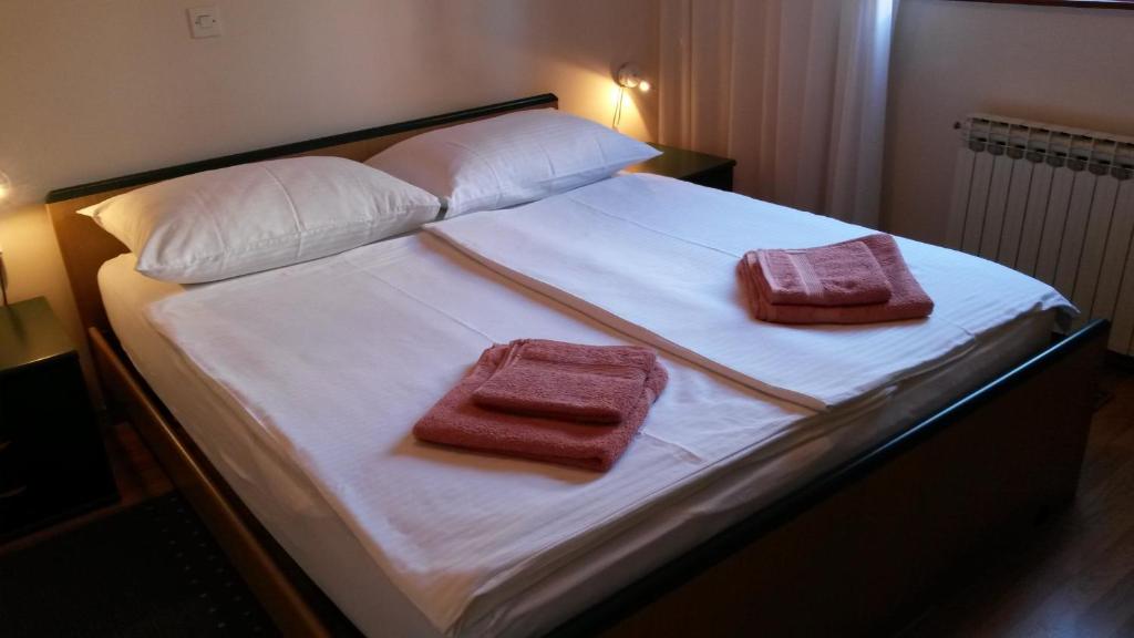 A bed or beds in a room at Apartments Šorić