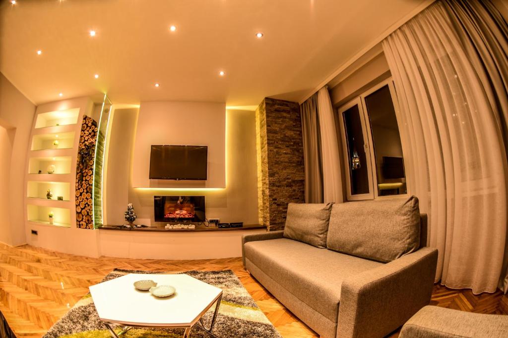 Χώρος καθιστικού στο Chimney Modern Apartment Novi Sad