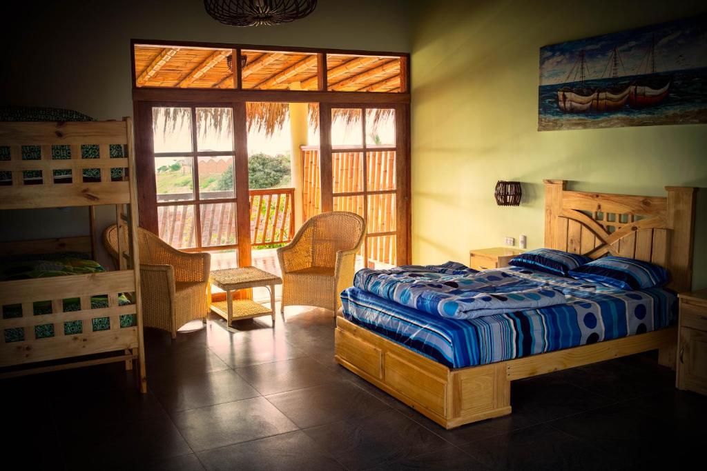 a bedroom with a bed in a room with windows at Villa al Fe in Los Órganos