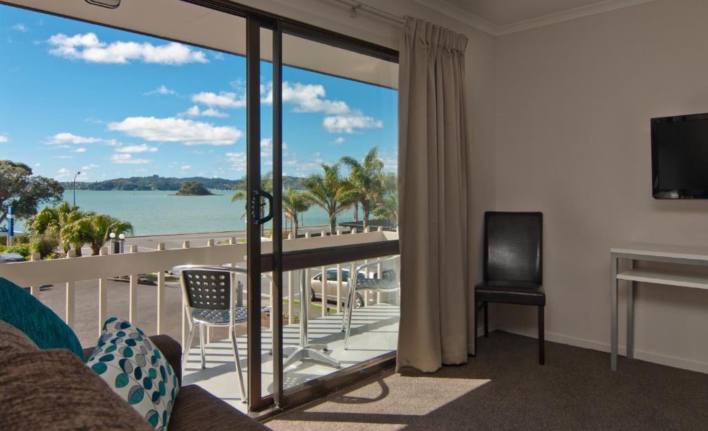 
Suite with Partial Sea View
