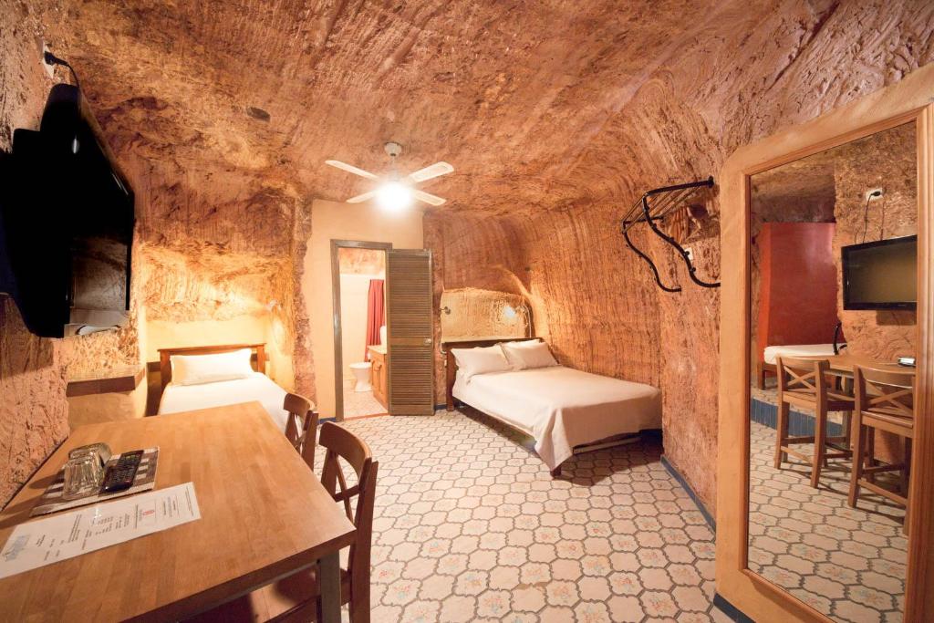 The Underground Motel - Standard Family Room