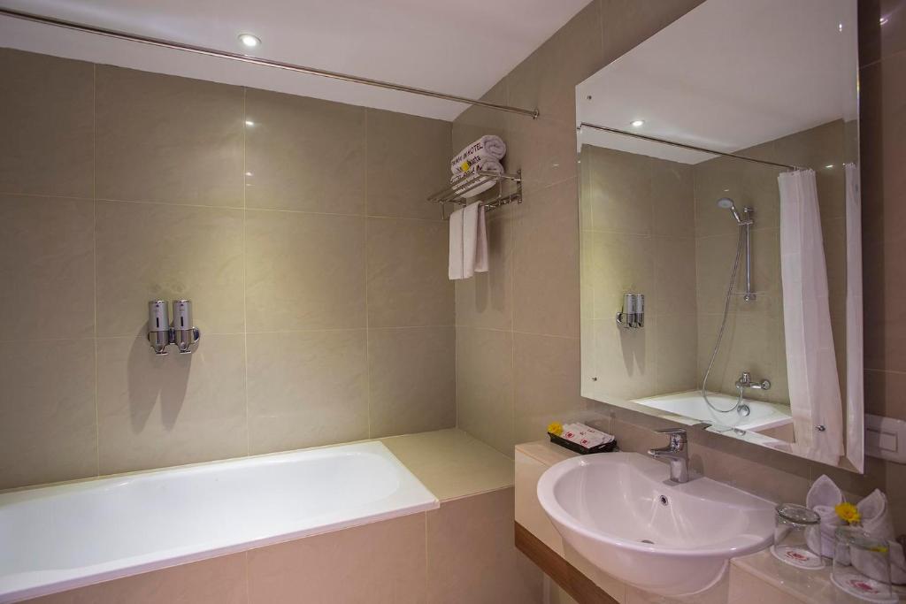 Phòng tắm tại Prima In Hotel Malioboro