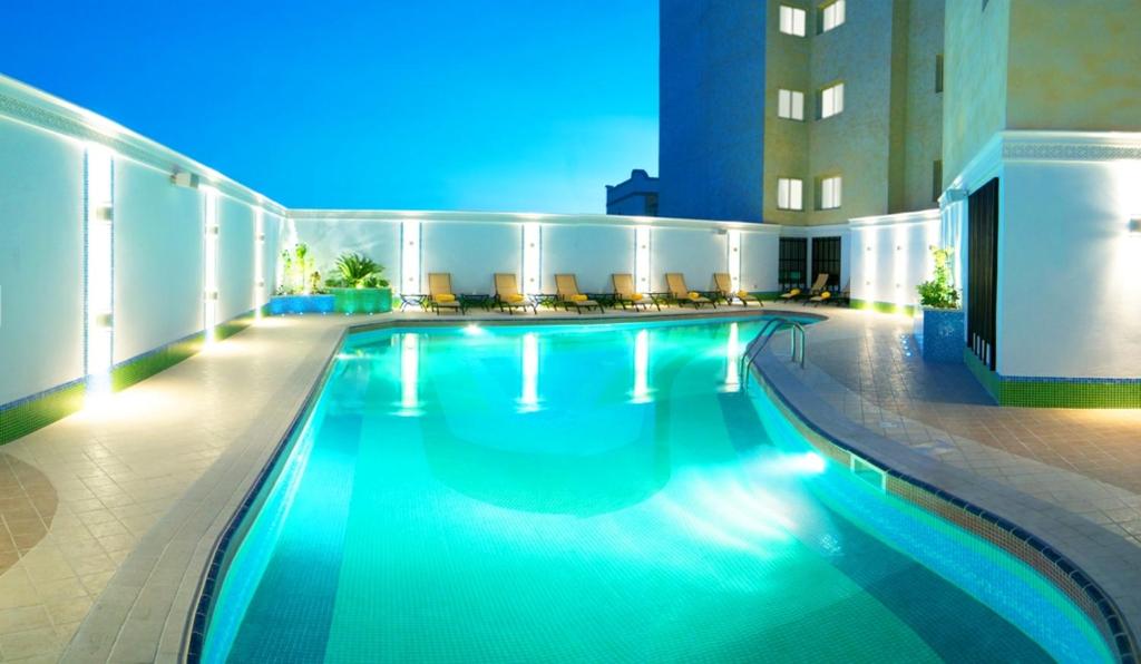 Bazén v ubytování Grand Regal Hotel nebo v jeho okolí