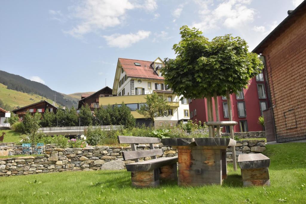 Nespecifikovaný výhled na hory nebo výhled na hory při pohledu z hotelu