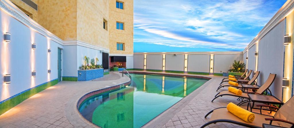 Bazén v ubytování Grand Regal Hotel nebo v jeho okolí