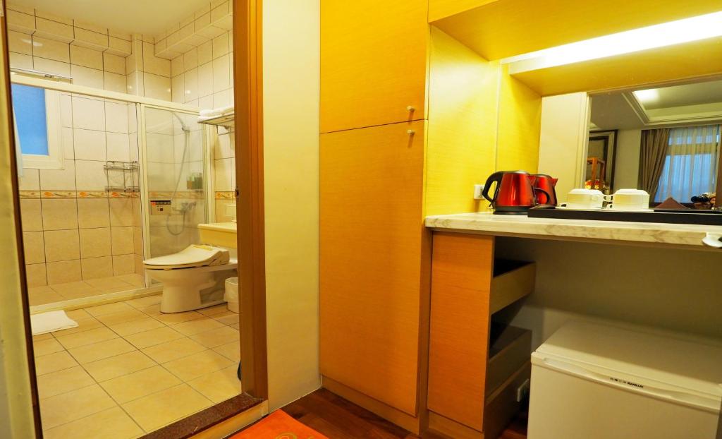 a bathroom with a shower and a sink and a toilet at Nature House Homestay in Dongshan