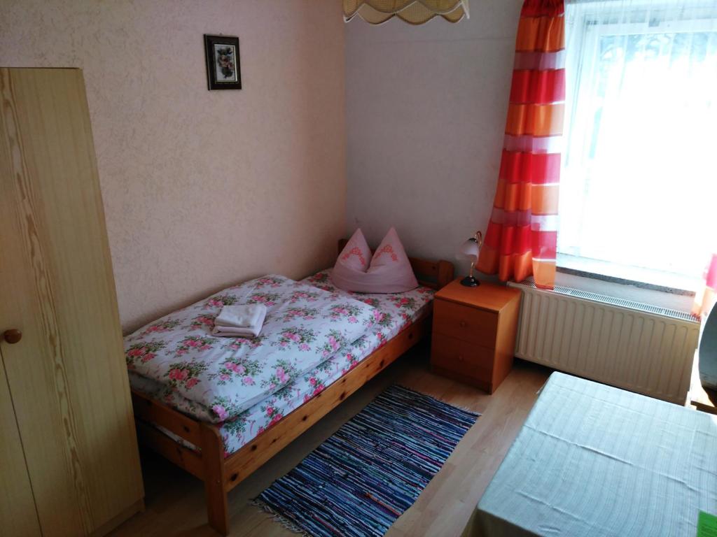 Postel nebo postele na pokoji v ubytování Gasthof Zur Eiche