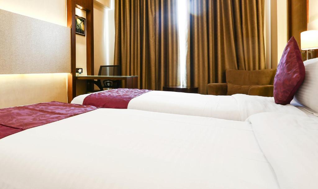 Postel nebo postele na pokoji v ubytování Treebo Premium Eden Residency