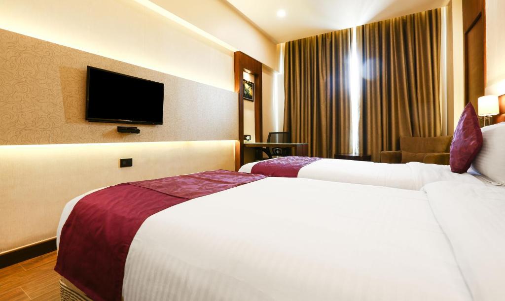 Postel nebo postele na pokoji v ubytování Treebo Premium Eden Residency