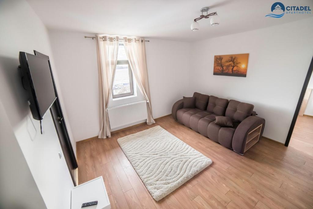 TV a/nebo společenská místnost v ubytování Citadel Aparthotel