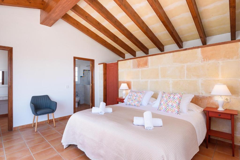 Postel nebo postele na pokoji v ubytování Villa Bellviure by Mauter Villas