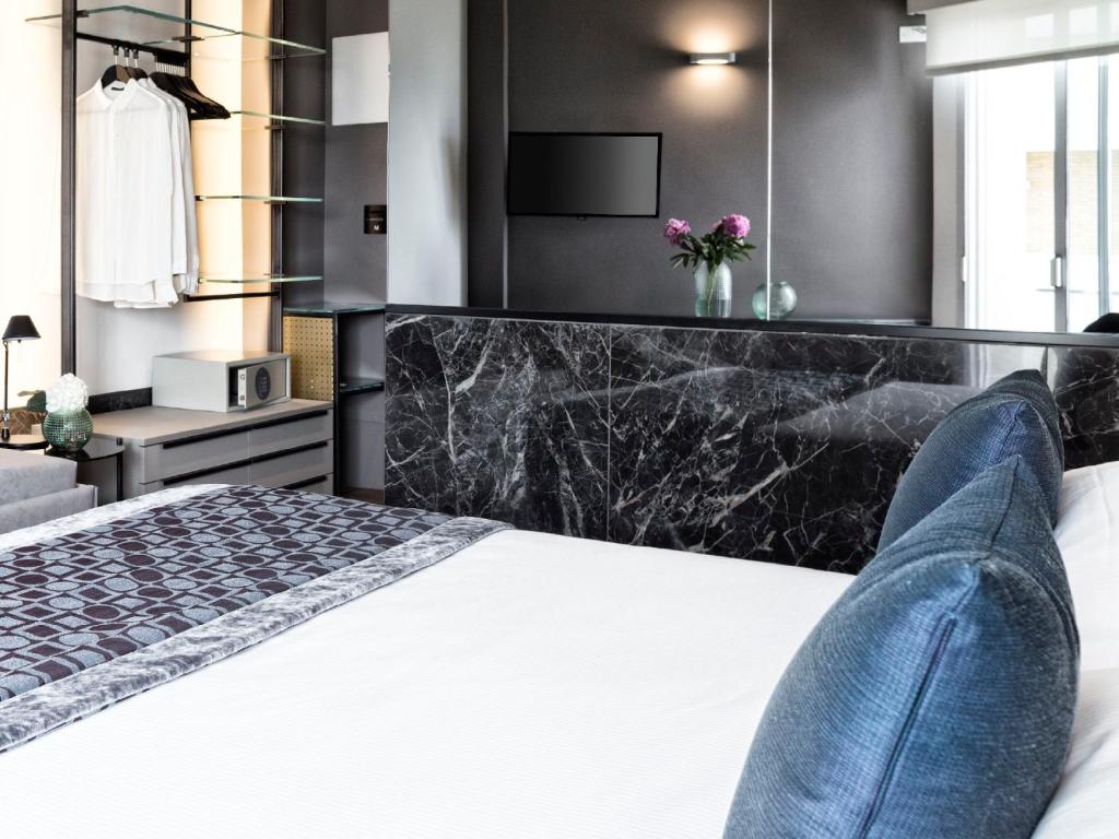 Postel nebo postele na pokoji v ubytování Hotel Michelangelo