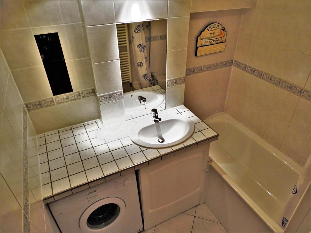 Koupelna v ubytování Appartements in Roc de Peclet by PiaundDirk