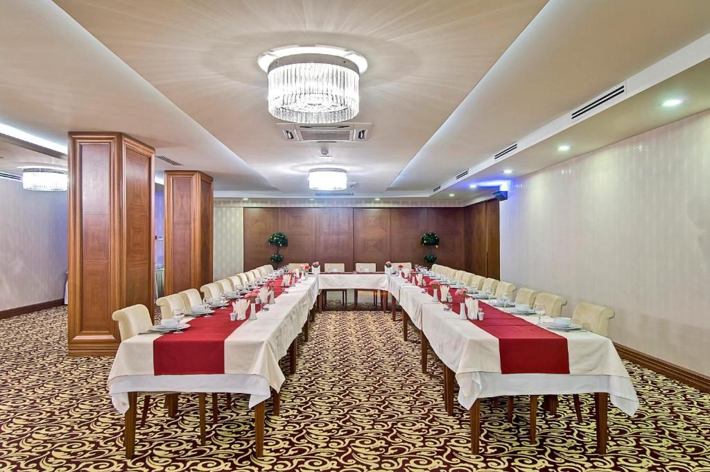 The business area and/or conference room at Tugcu Hotel Select