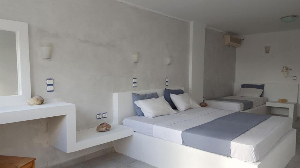 Postel nebo postele na pokoji v ubytování Lagada Beach Hotel