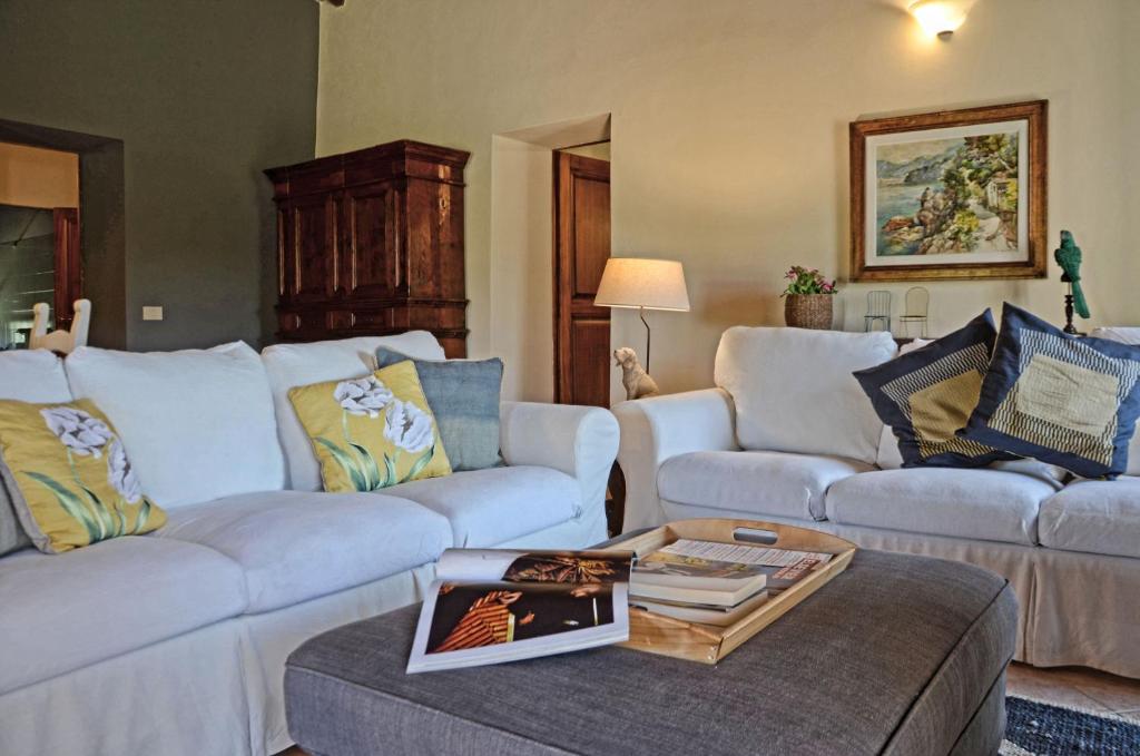 A seating area at Agriturismo Piettorri