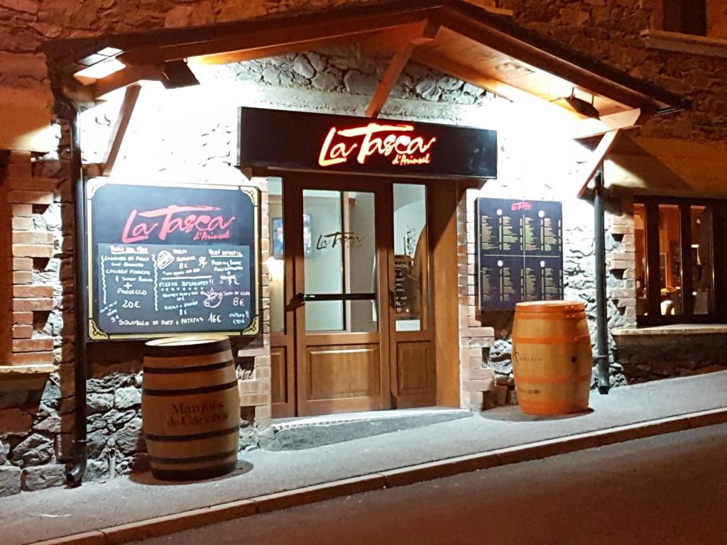 Certifikát, hodnocení, plakát nebo jiný dokument vystavený v ubytování Hotel Arinsal