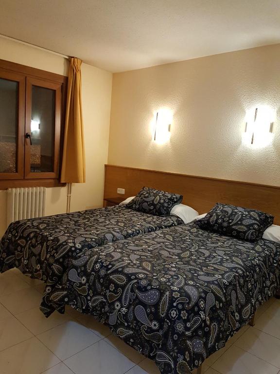 Postel nebo postele na pokoji v ubytování Hotel Arinsal
