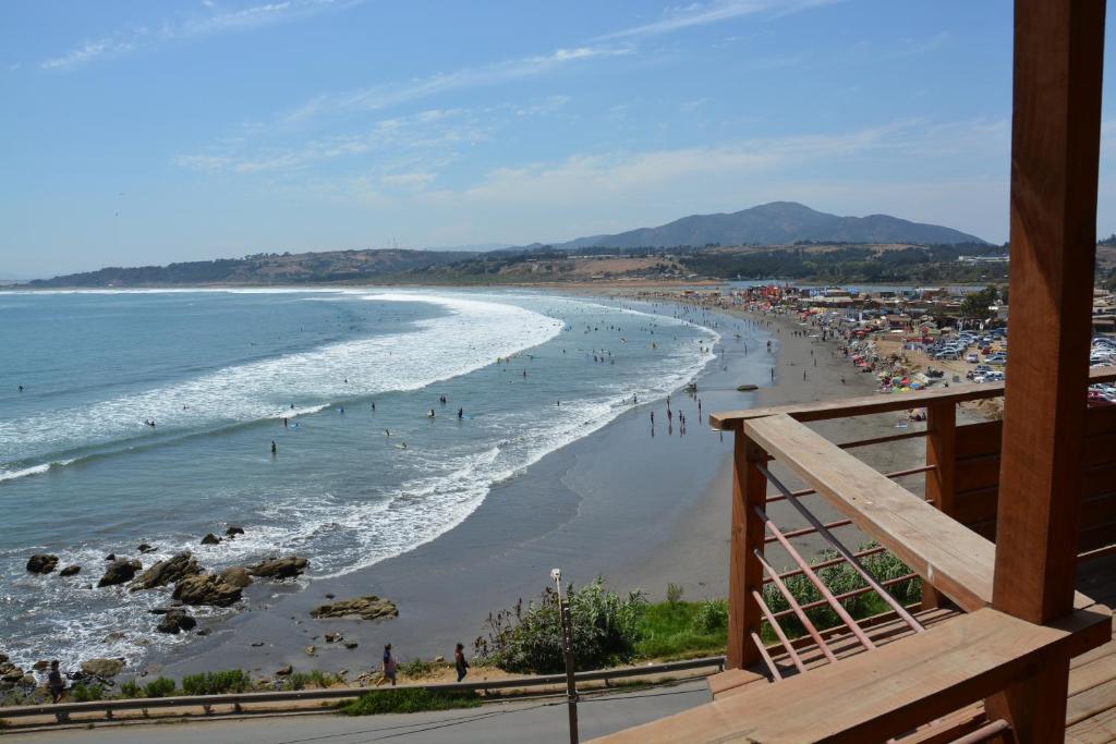 - Balcón con vistas a la playa en Con Con Bay, en Concón