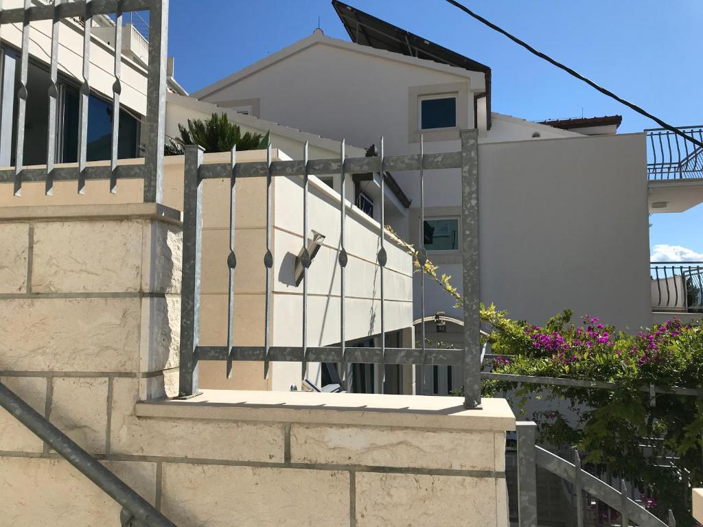 Budova, v ktorej sa apartmán nachádza