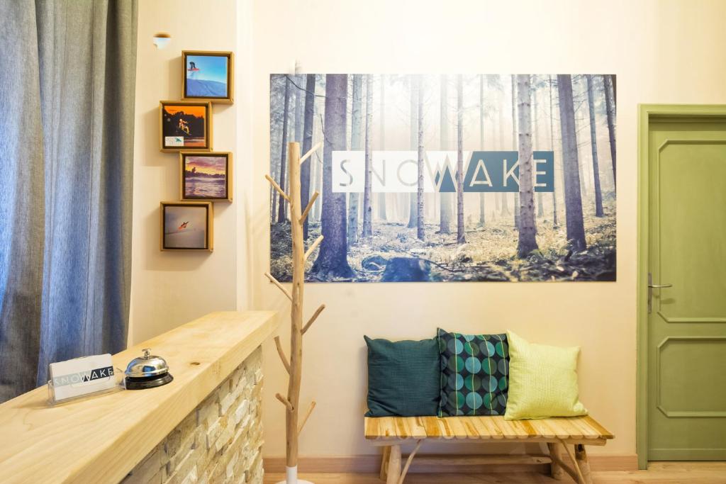 a room with a bench and a sign that reads survive at Snowake House in Castel di Sangro