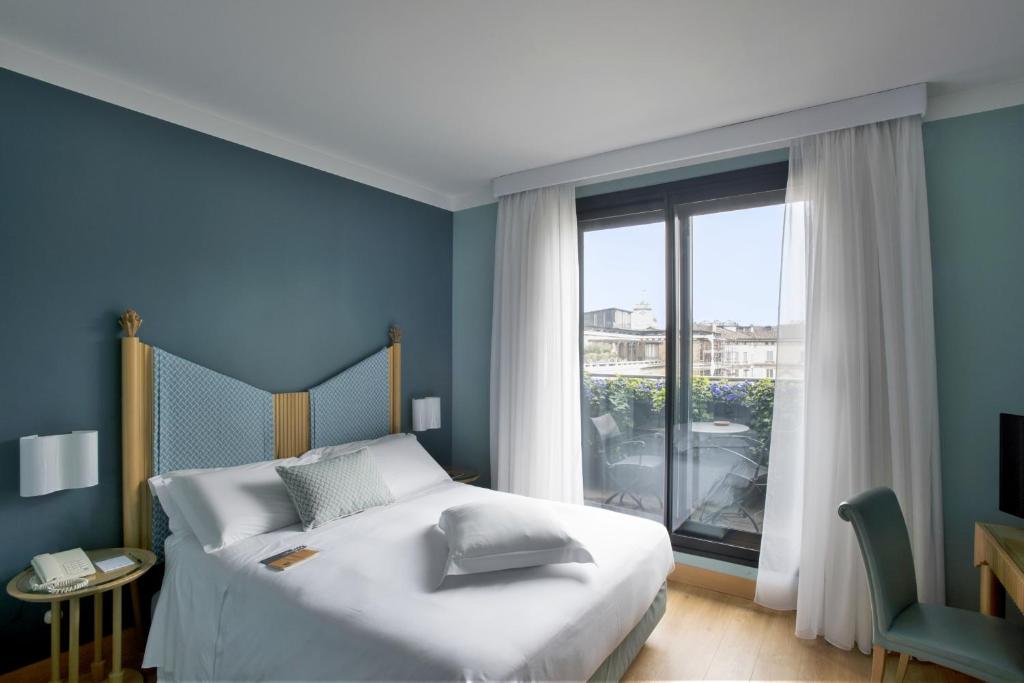 Postel nebo postele na pokoji v ubytování Hotel Spadari Al Duomo