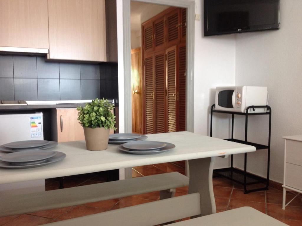 a kitchen with a table with plates on it at Sierra Nevada Rent in Sierra Nevada