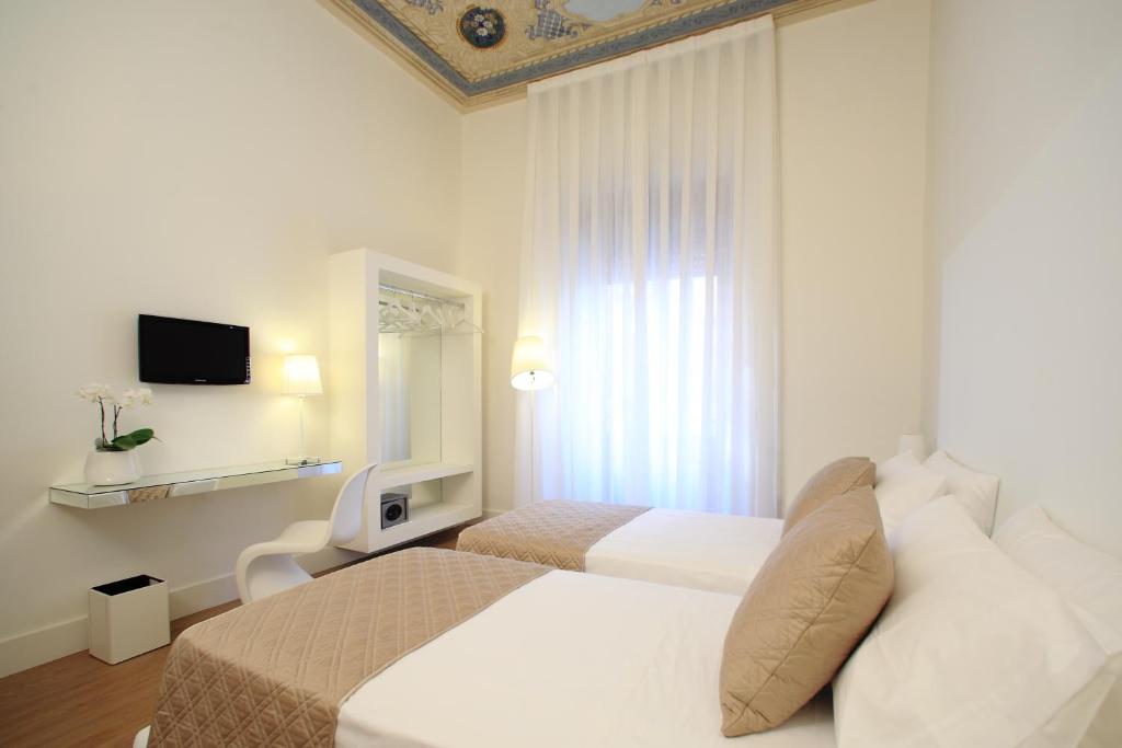 Un pat sau paturi într-o cameră la Al Castello Luxury B&B