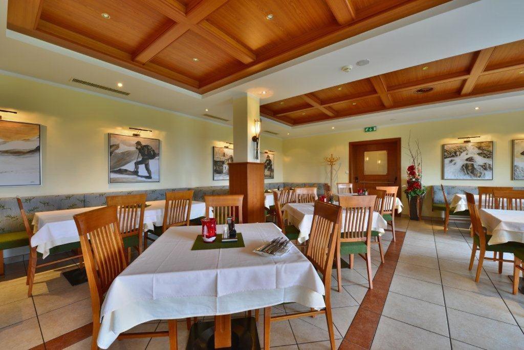 Restaurace v ubytování Gasthof und Hotel Rieder GmbH
