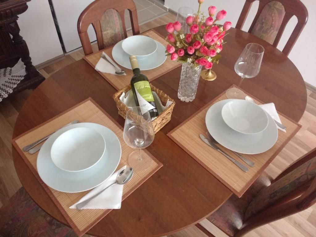 Nápoje v ubytování Meridian Apartment , 300m to Bus Terminal, Fast Wifi & Airport Transf