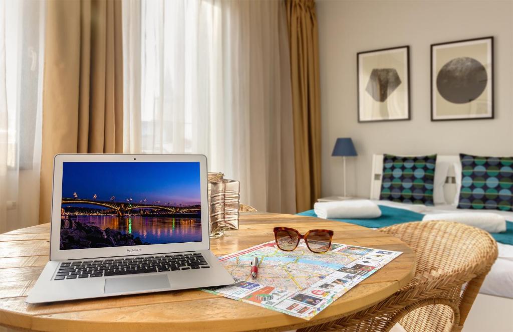 Quality Point Apartments 0-24 reception - Resim 42