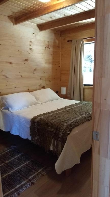 Postel nebo postele na pokoji v ubytování HelChiloé Cabañas