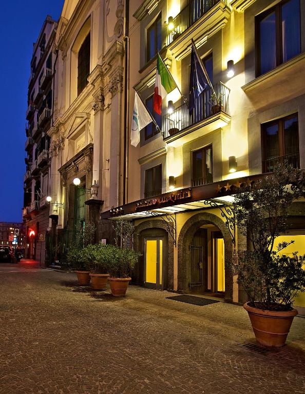 Budova, kde se hotel nachází
