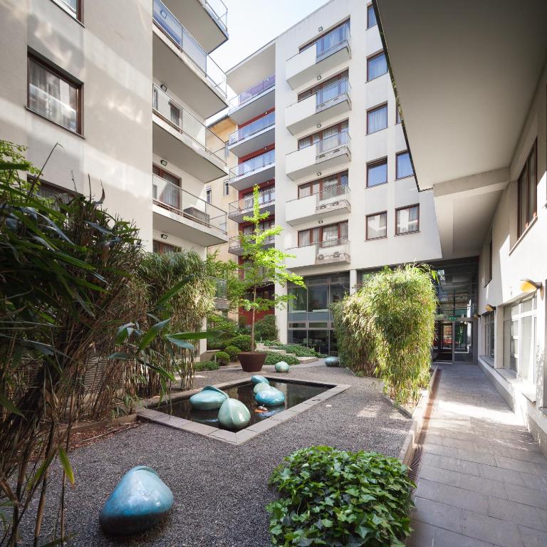 Quality Point Apartments 0-24 reception - Resim 30