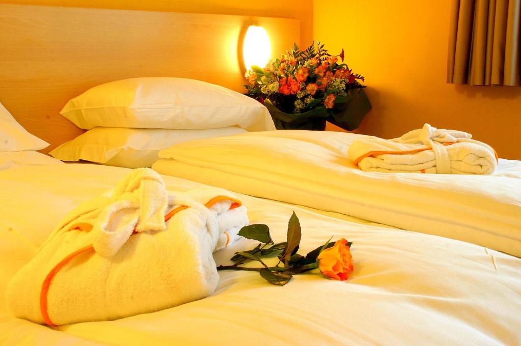 Hotel Cepina Albergo Incantatoにあるベッド
