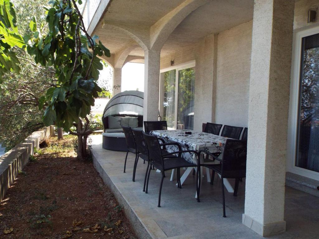 Vonkajšia záhrada v ubytovaní TJ Apartment