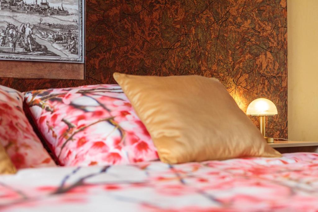 Uma cama ou camas num quarto em Hotel Conti