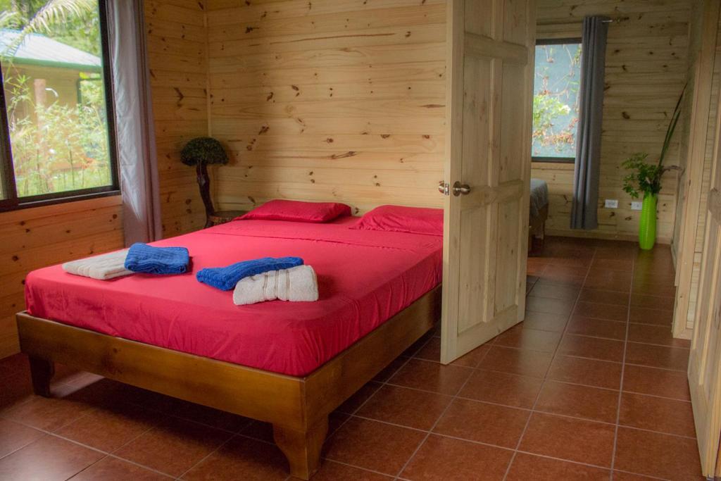 Postel nebo postele na pokoji v ubytování Forest Lodge