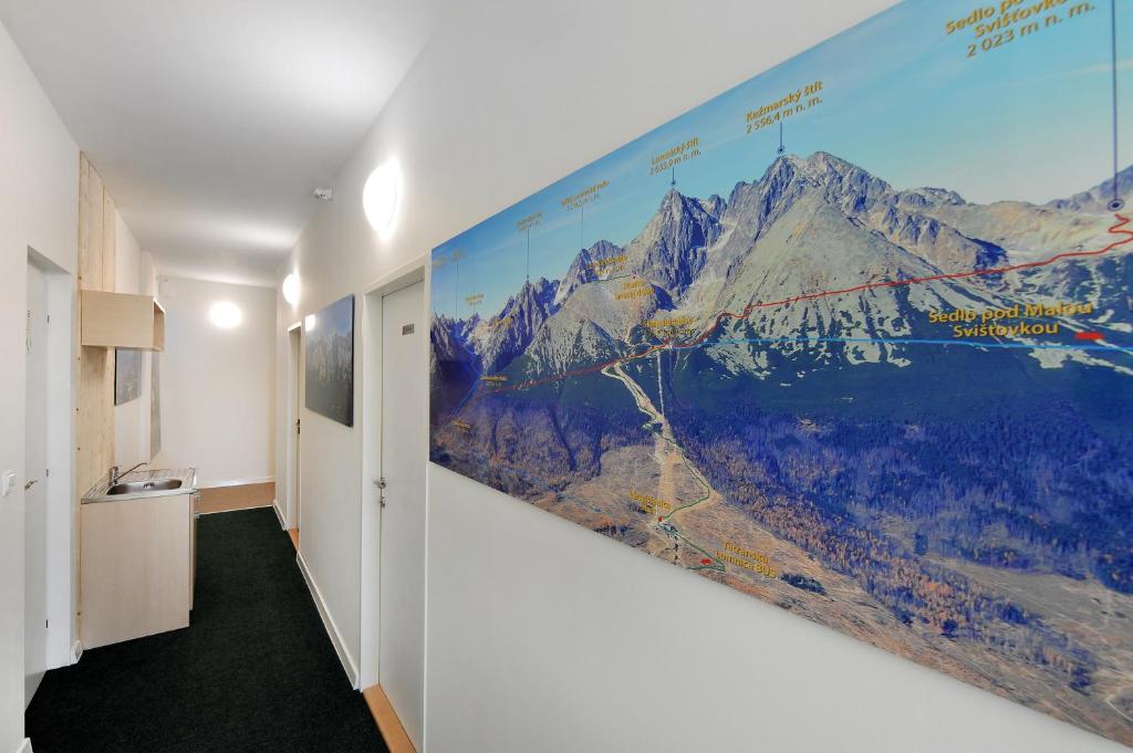 Nespecifikovaný výhled na hory nebo výhled na hory při pohledu z hostelu