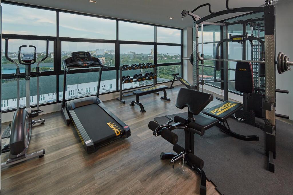 Fitness centrum a/nebo fitness zařízení v ubytování Whale Hua Hin - SHA Plus