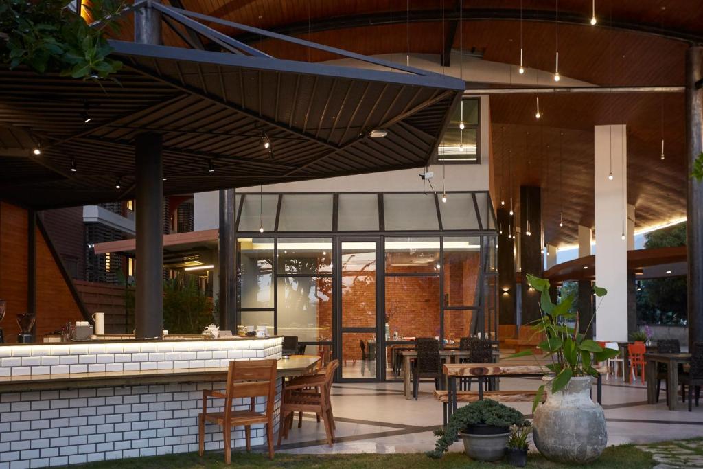 Restaurace v ubytování Whale Hua Hin - SHA Plus