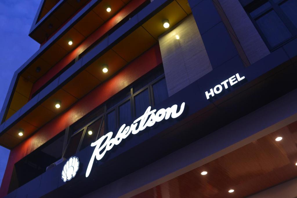 Certifikát, hodnocení, plakát nebo jiný dokument vystavený v ubytování Robertson Hotel