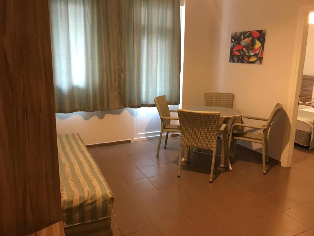 Postel nebo postele na pokoji v ubytování Narcis Apart Hotel
