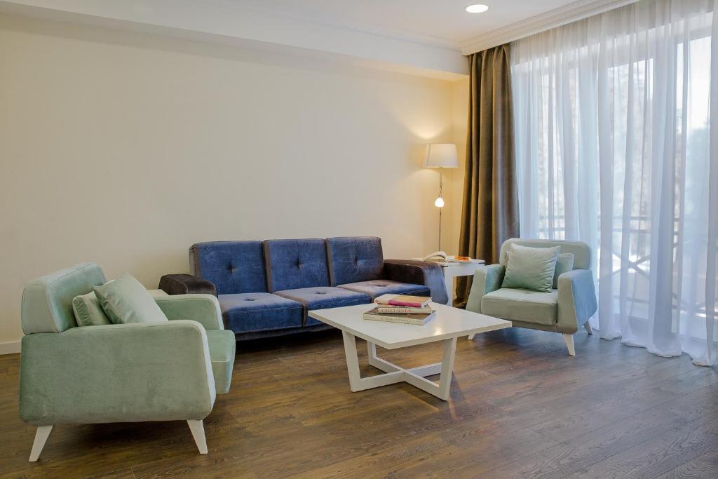 Posezení v ubytování Kokhta Plaza Boutique Hotel