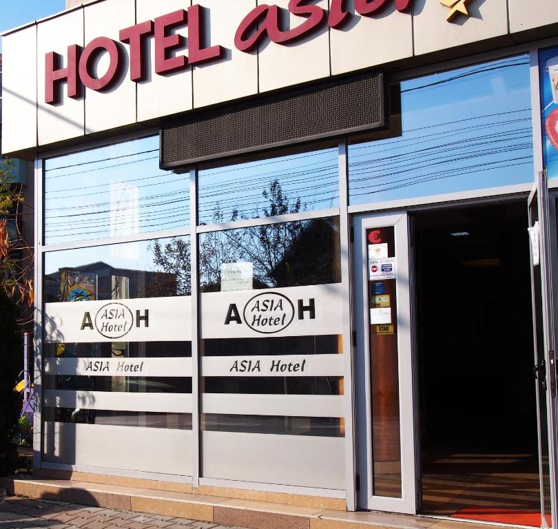 a hotel exit sign on the side of a building at Asia Hotel in Târgu Jiu