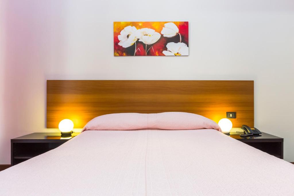 Postel nebo postele na pokoji v ubytování Hotel Adria