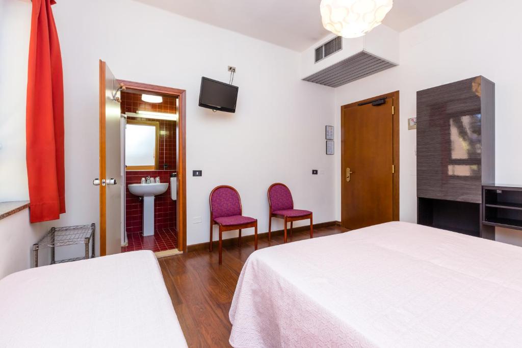 Postel nebo postele na pokoji v ubytování Hotel Adria