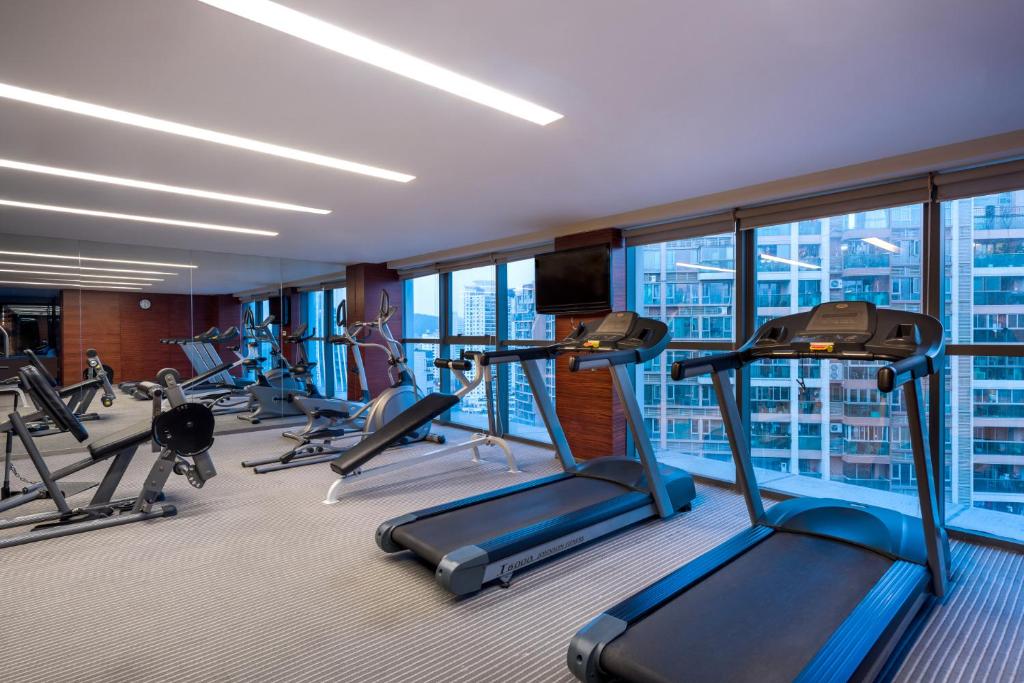 Fitness centrum a/nebo fitness zařízení v ubytování Grand Mercure Xiamen Downtown-Free Welcome Fruit & Metro Station