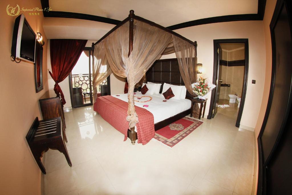 Postel nebo postele na pokoji v ubytování Hotel Imperial Plaza & Spa