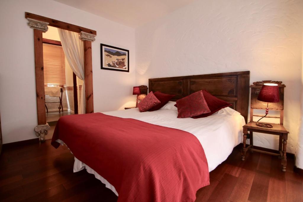 Postel nebo postele na pokoji v ubytování Boutique Hotel La Posada del Angel Ojén